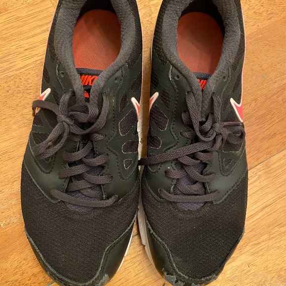 Nike athletic shoes hood condition comfy size 7.5 - Picture 2 of 11